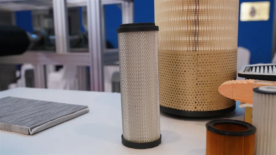 Vzduchový filter motora P185069 P527682 RS3518 AF25139M C341300 pre ťažké nákladné vozidlo