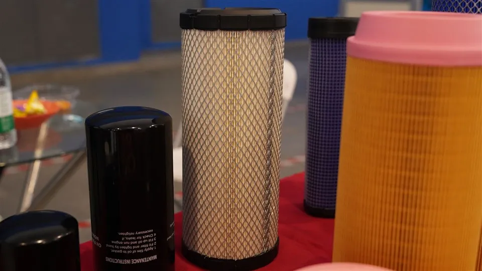 Vysoký - Efektívnosť Vzduchové filtre s ťažkými nákladnými vozidlami C17337 Tractor Part Lunch Oil Air Filter 87438245 CA-839A Veľké vzduchové filtre HEPA