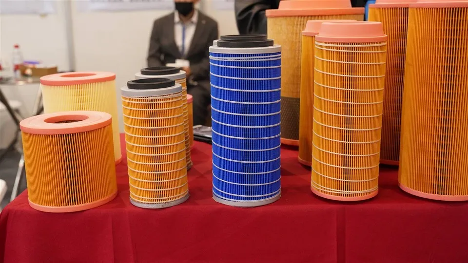 Nové diely motora Vysokokvalitný strieborný olejový filter