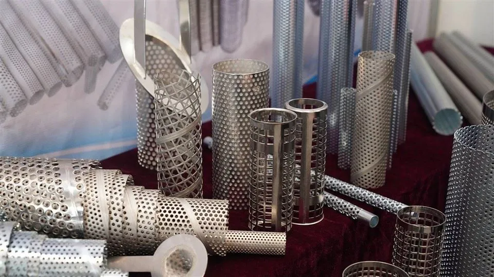 Filtračný prvok zo spekanej plsti